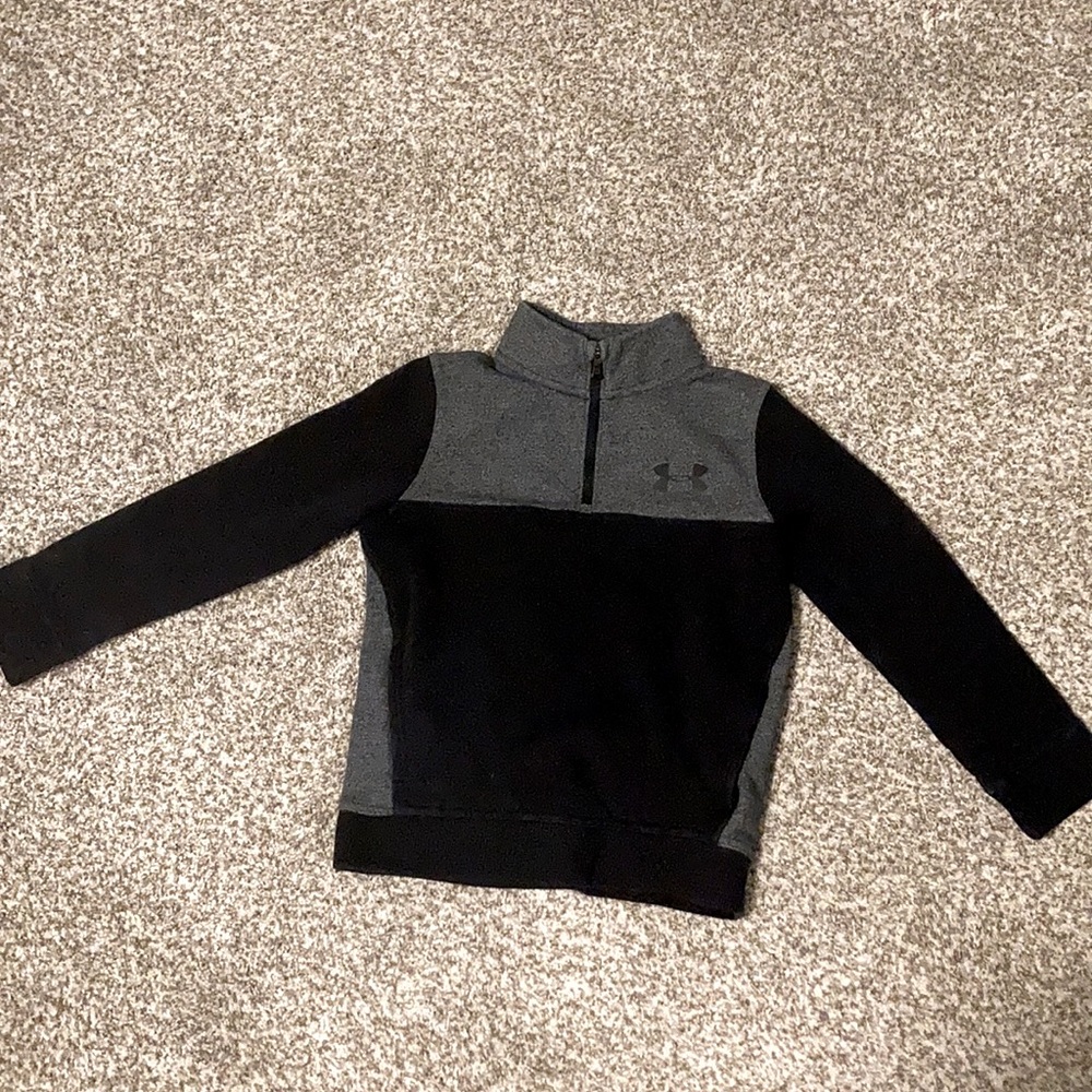 Under Armor boys quarter zip shirt